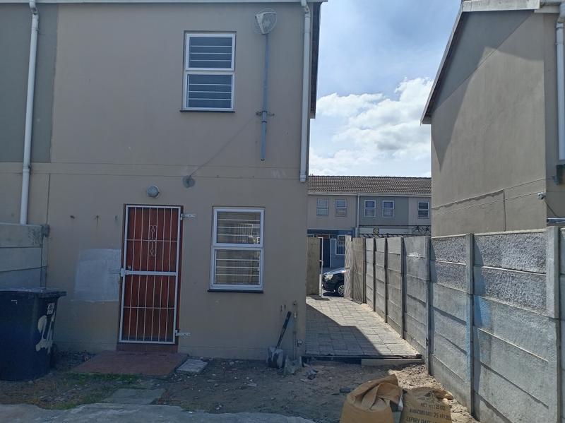 2 Bedroom Property for Sale in Pelikan Park Western Cape
